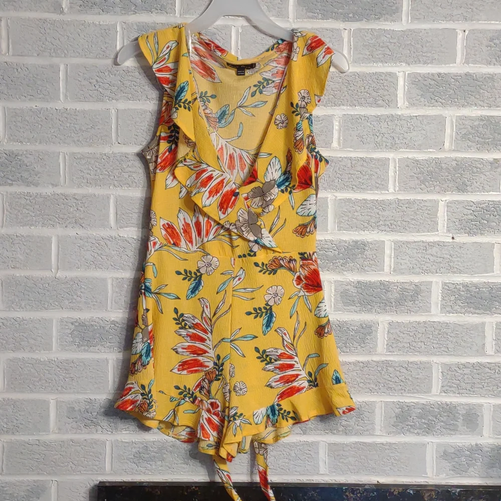 FREE w Bundle Love Tree Yellow Tropical Floral Print Ruffled V-Neck Romper Small